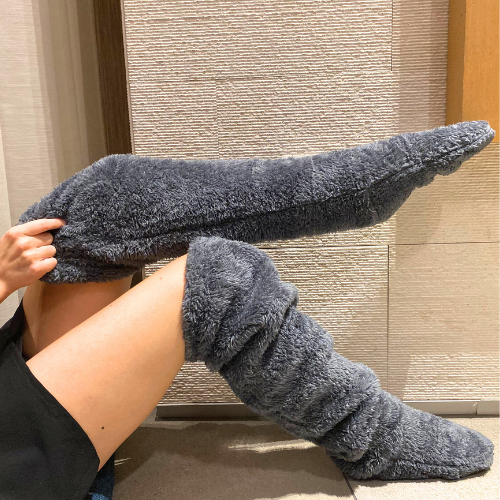 Meia cinza feminina Belleganzy com design casual e cobertura térmica para dias frios