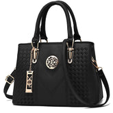 Bolsa feminina Dália Lux preta em Couro Genuíno com design árabe exclusivo e alça superior

