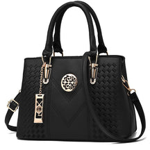 Bolsa feminina Dália Lux preta em Couro Genuíno com design árabe exclusivo e alça superior
