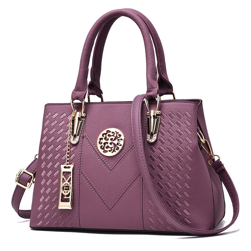 Bolsa de Couro Genuíno roxa Dália Lux com design árabe elegante e presença sofisticada
