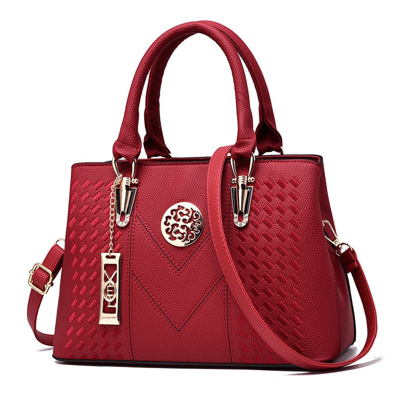 Bolsa feminina vermelha Dália Lux com alça superior e visual marcante em Couro Genuíno

