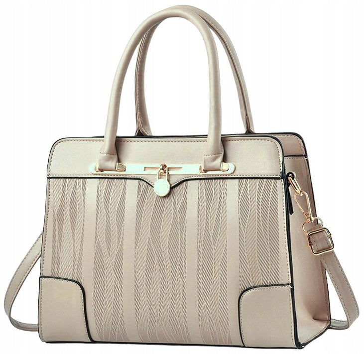 Bolsa feminina bege com alça confortável e acabamento elegante
