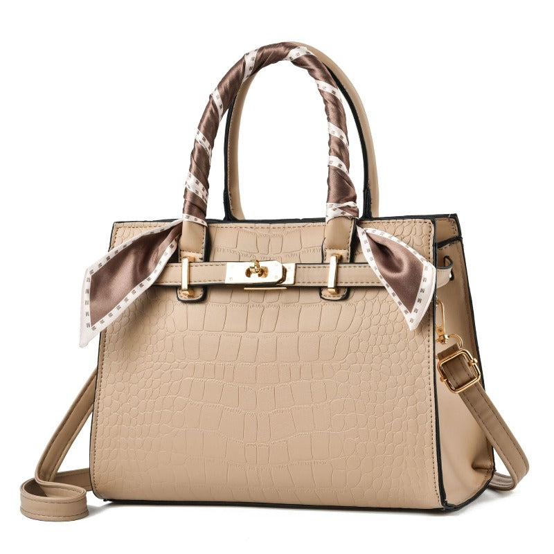 Bolsa feminina bege estilo clássico para trabalho e eventos sociais

