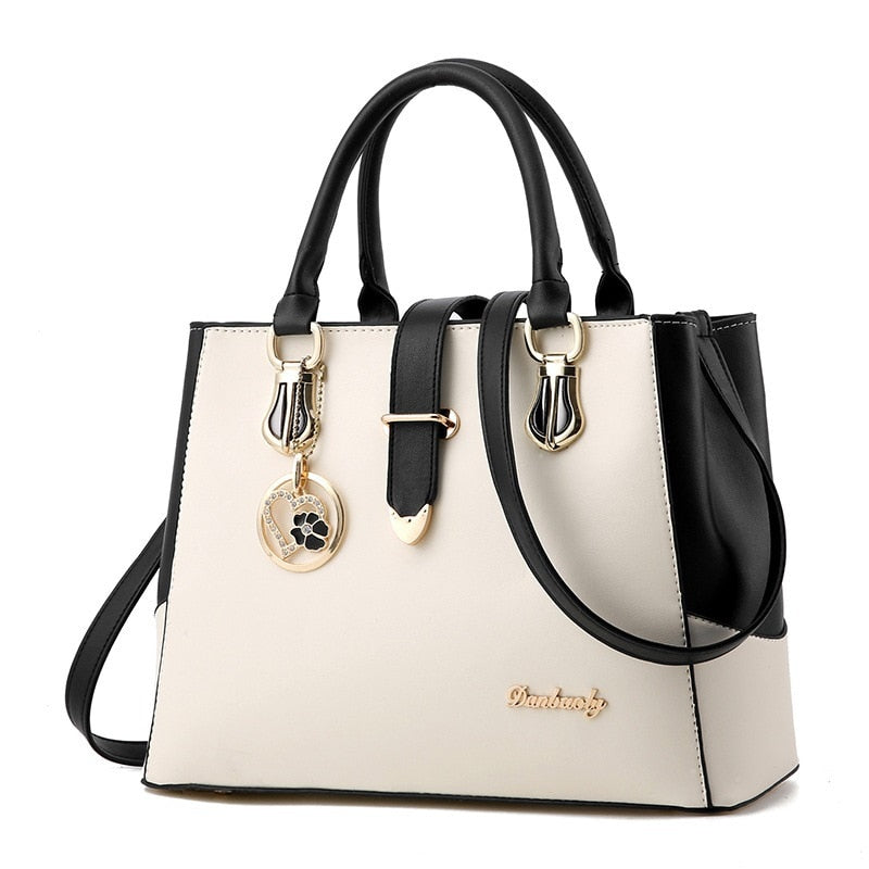 Bolsa Montelisse™ cor marfim com estilo contemporâneo e caimento sofisticado

