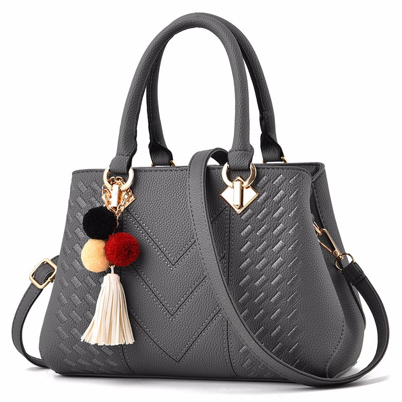  Bolsa feminina cinza La Vellure com estilo fashion e acabamento premium