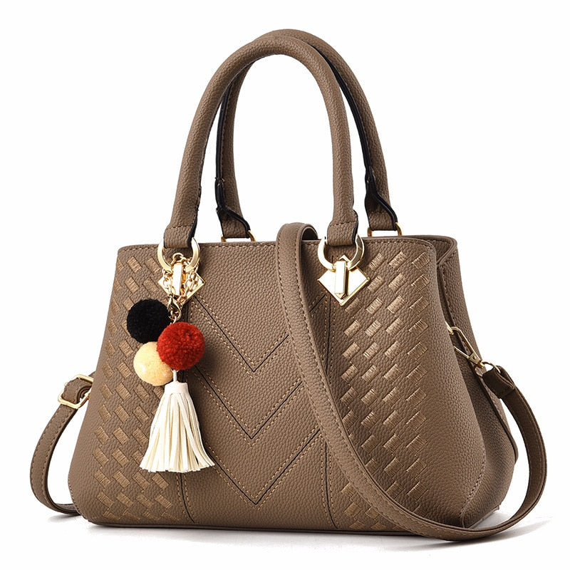 Bolsa La Vellure marrom com design sofisticado e estrutura reforçada em Couro Legítimo
