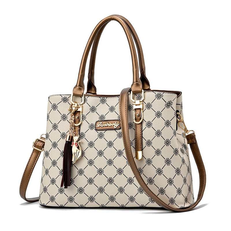  bolsa-tiracolo-feminina-marrom-jasmila