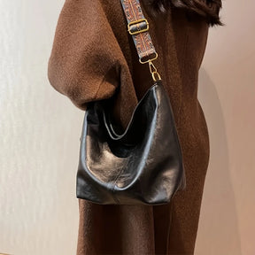 Bolsa Hobo Luxura Mairev – Estilo Boho em Couro Genuíno com Alça Estampada