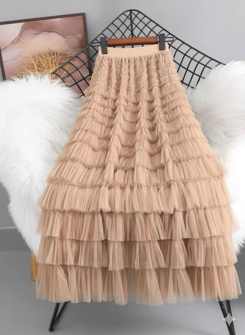 Saia plissada feminina em tule bege com babados Aurora Charm
