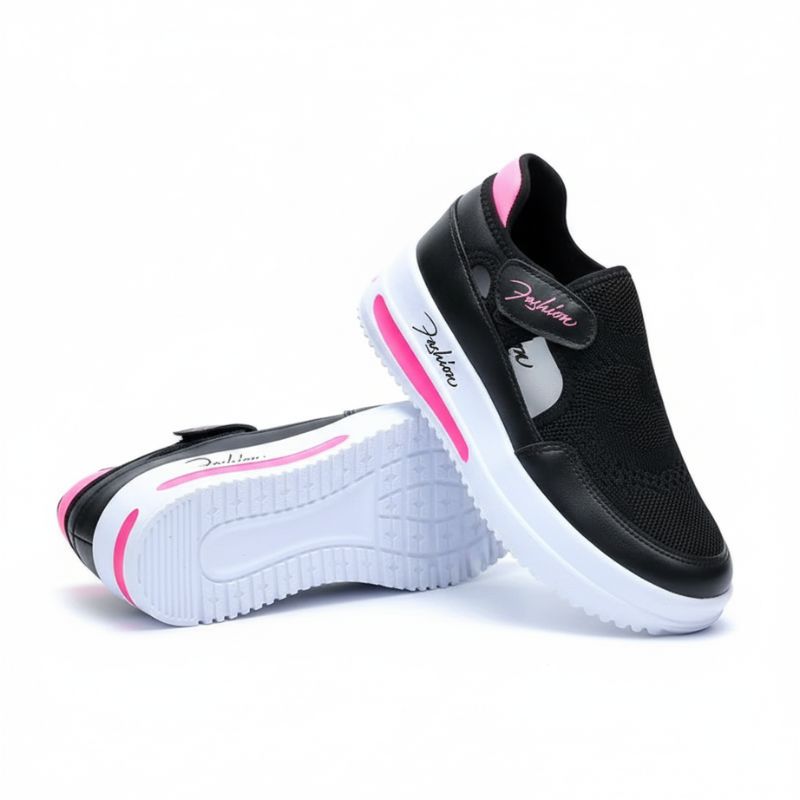 alt="Tênis feminino slip on preto com detalhes rosa confortável casual solado branco antiderrapante"